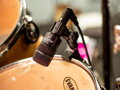 Vysokokvalitný nástrojový mikrofón Audix D4 používa špeciálnu kapsulu navrhnutú pre snímanie nástrojov s veľkým akustickým tlakom a rozšírenou frekvenčnou charakteristikou pod 100Hz.