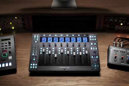 SSL UF8 DAW + Rack Mount Kit set